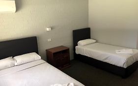 Bateau Bay Hotel